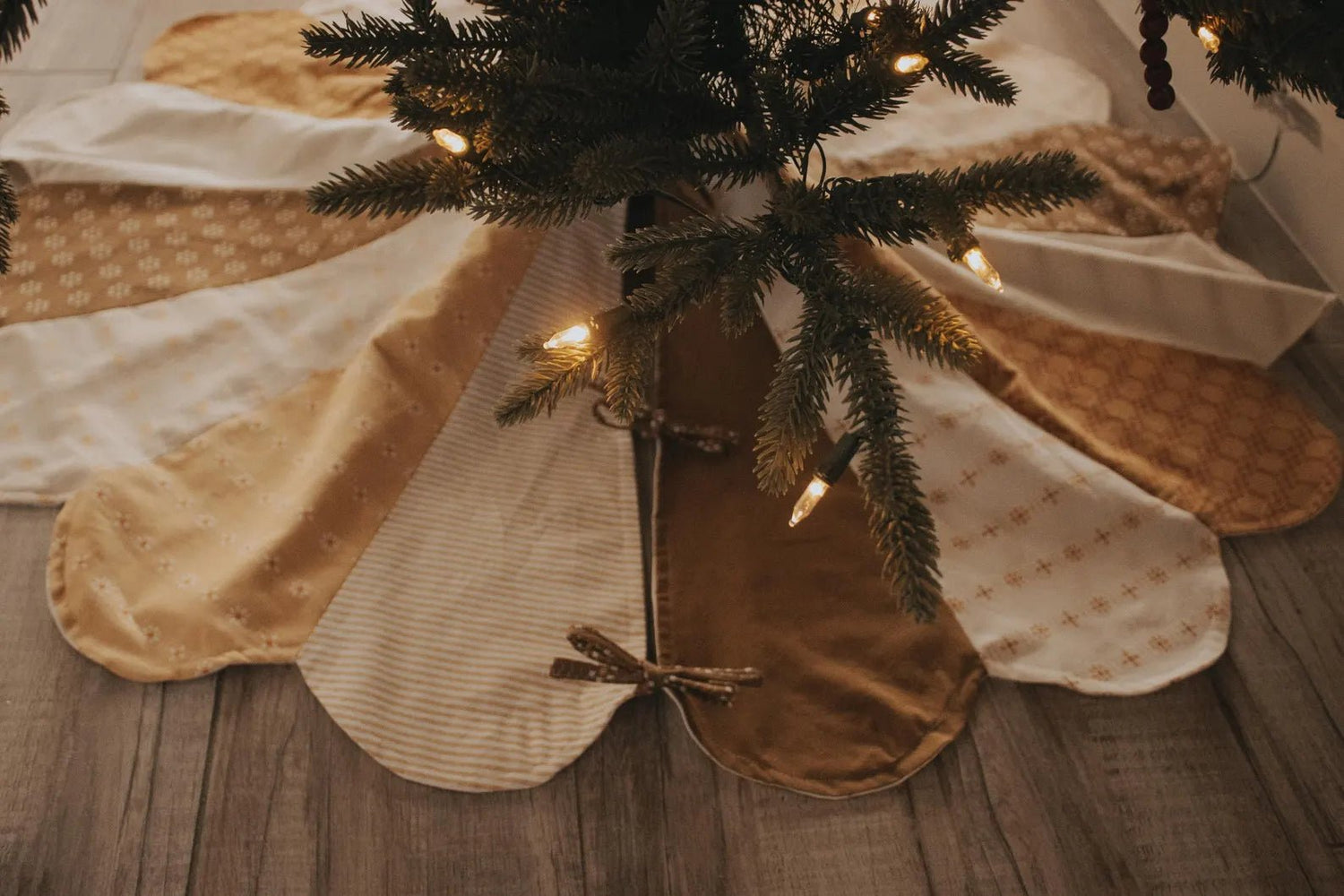 Scalloped Tree Skirt PDF Sewing Pattern - Madswick - Simplifi Fabric