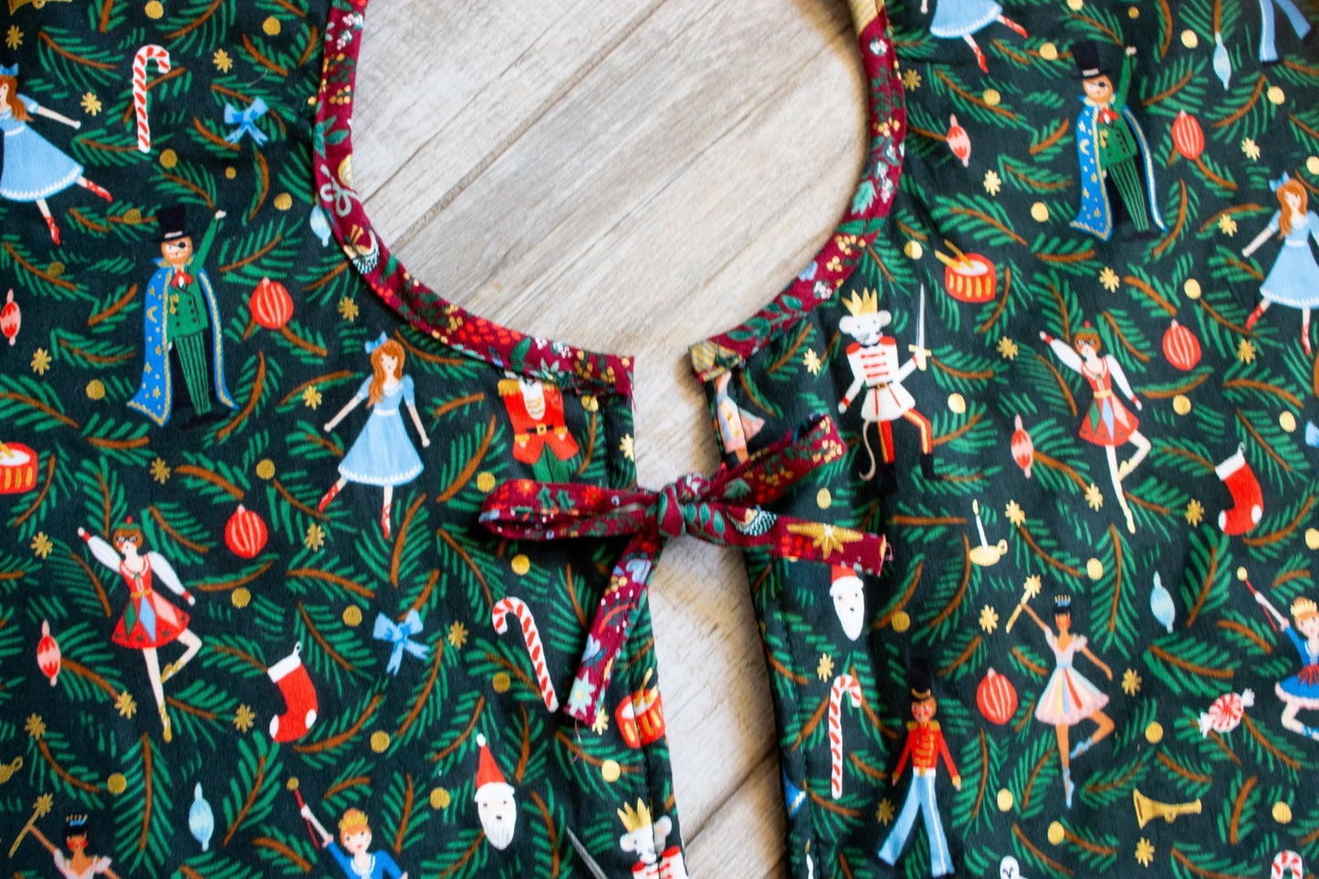 Scalloped Tree Skirt PDF Sewing Pattern - Madswick - Simplifi Fabric