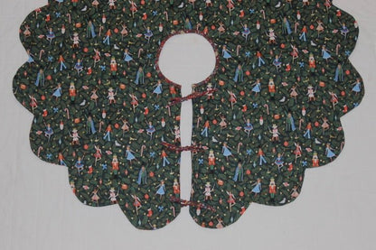 Scalloped Tree Skirt PDF Sewing Pattern - Madswick - Simplifi Fabric