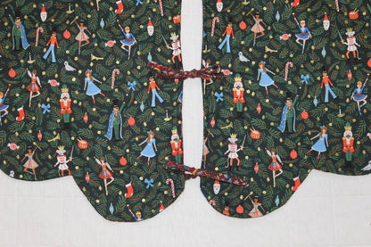 Scalloped Tree Skirt PDF Sewing Pattern - Madswick - Simplifi Fabric