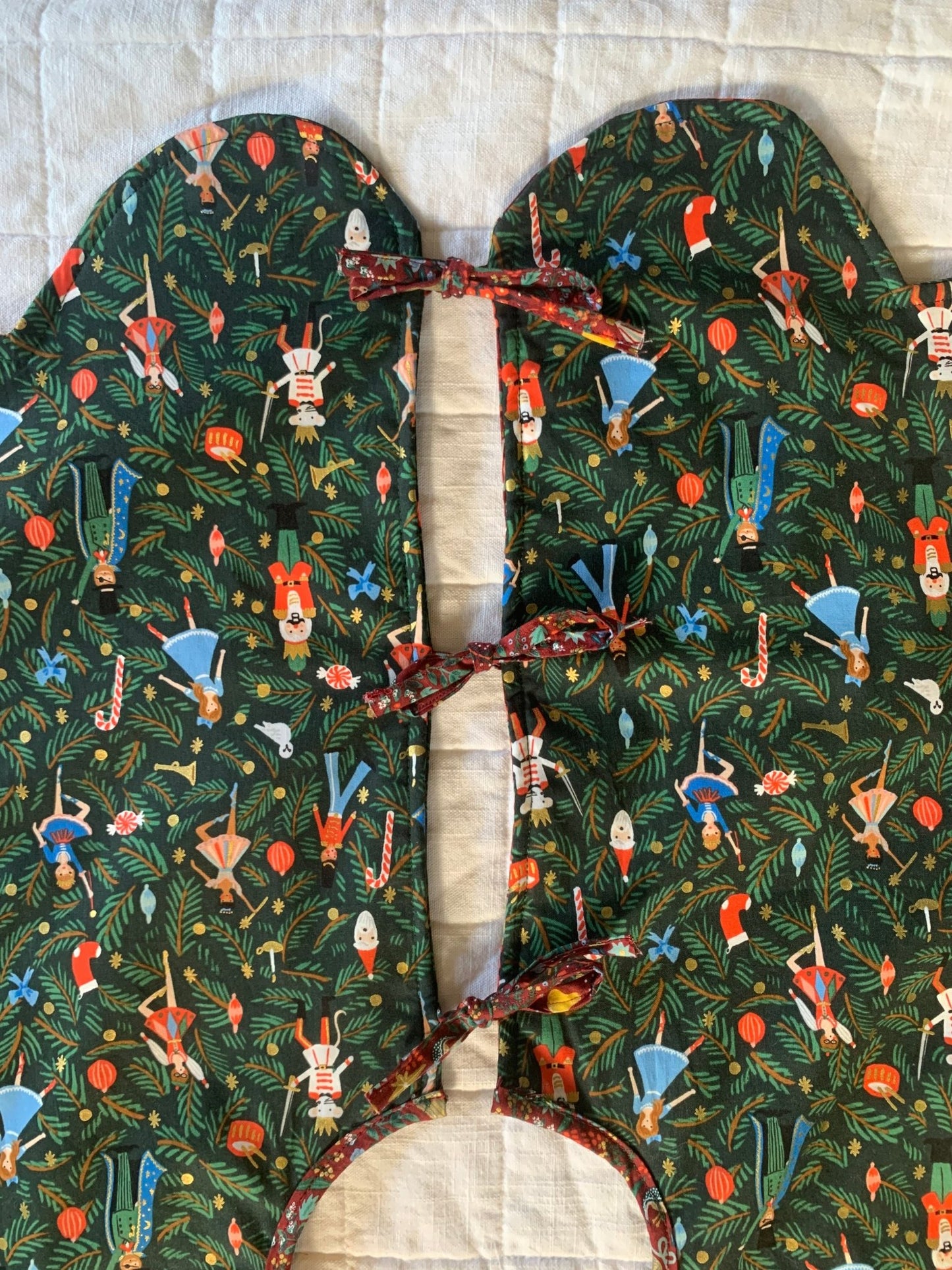 Scalloped Tree Skirt PDF Sewing Pattern - Madswick - Simplifi Fabric