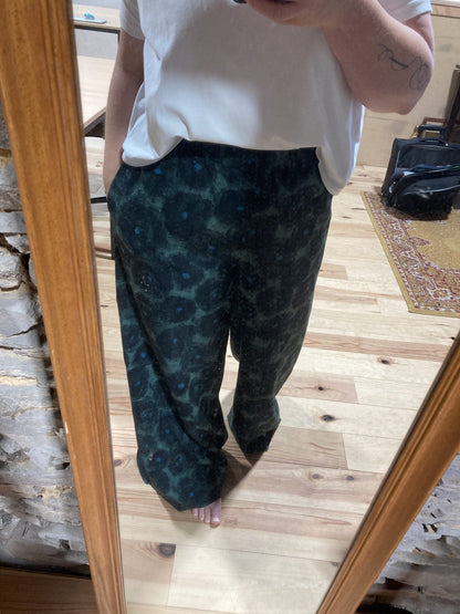 Serene Trouser Sewing Pattern - Size Me - Simplifi Fabric