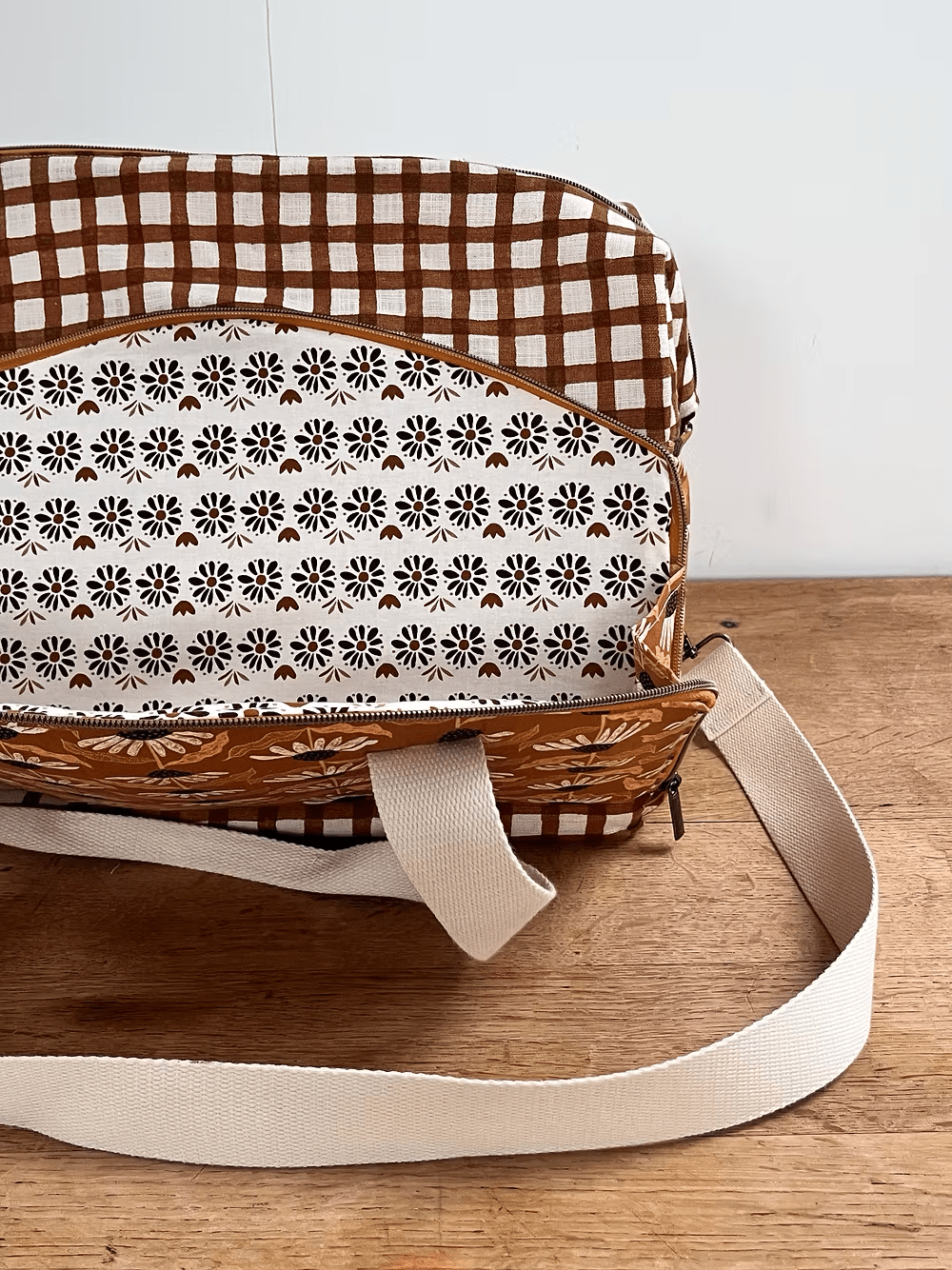 Somerley Tote Paper Pattern - Two Stitches Patterns - Simplifi Fabric