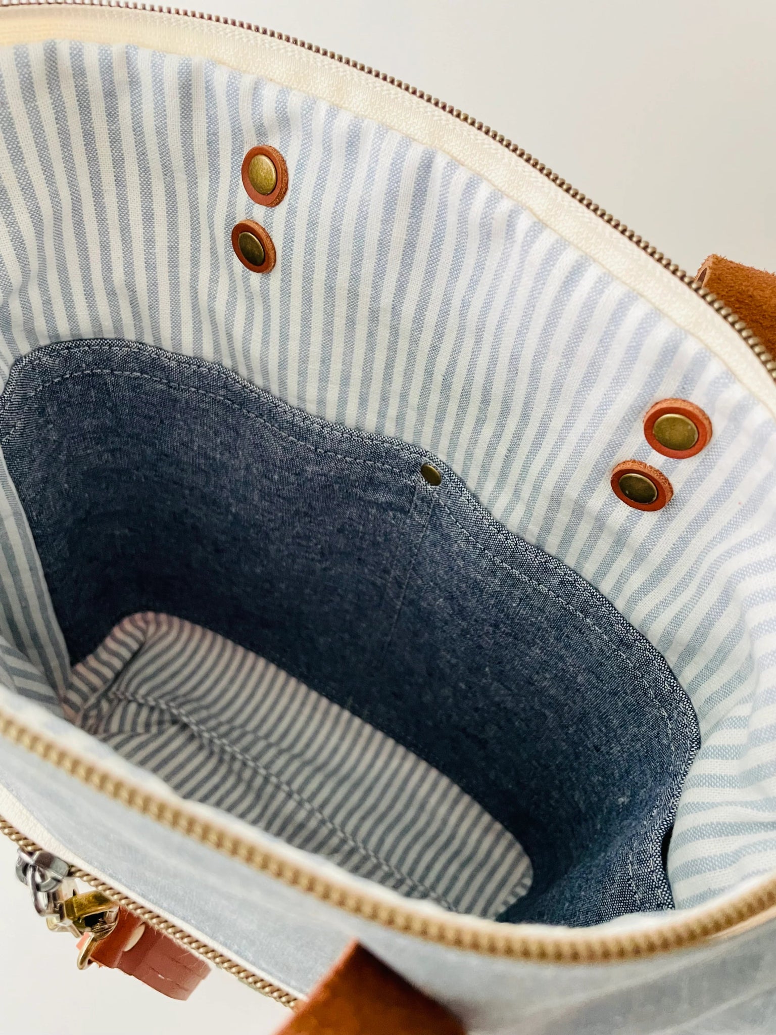 The Aberdeen Tote - Paper Pattern - Hammerstitch - Simplifi Fabric